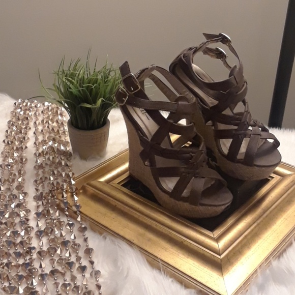 Strappy Wedge w/double straps - Picture 1 of 3